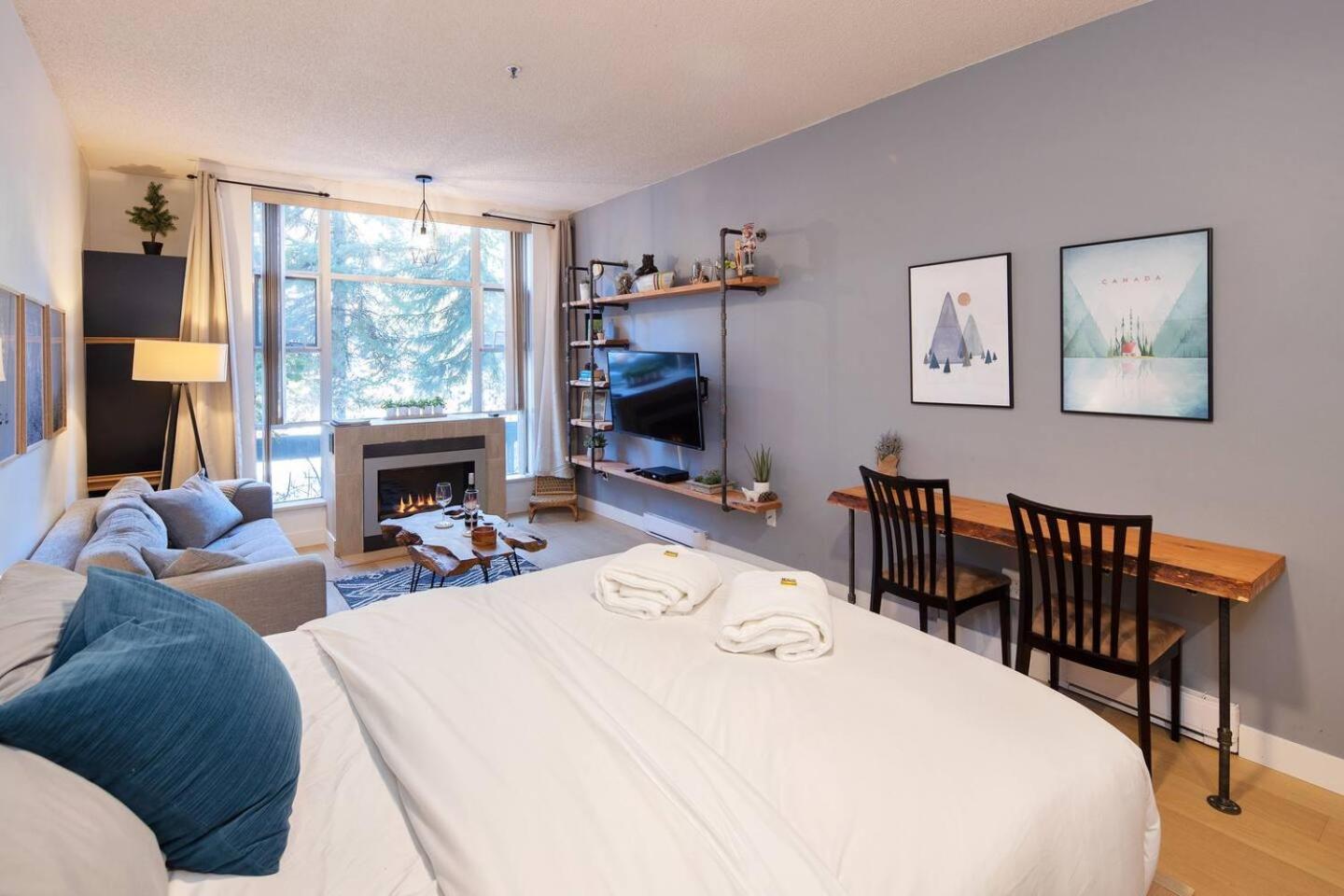 Newly Renovated Ski In Out W Pool 2 Hot Tubs Whistler Ngoại thất bức ảnh
